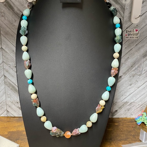 Dragon hand knotted 30 inch Gemstone Aprilsplace necklace - Picture 4 of 9